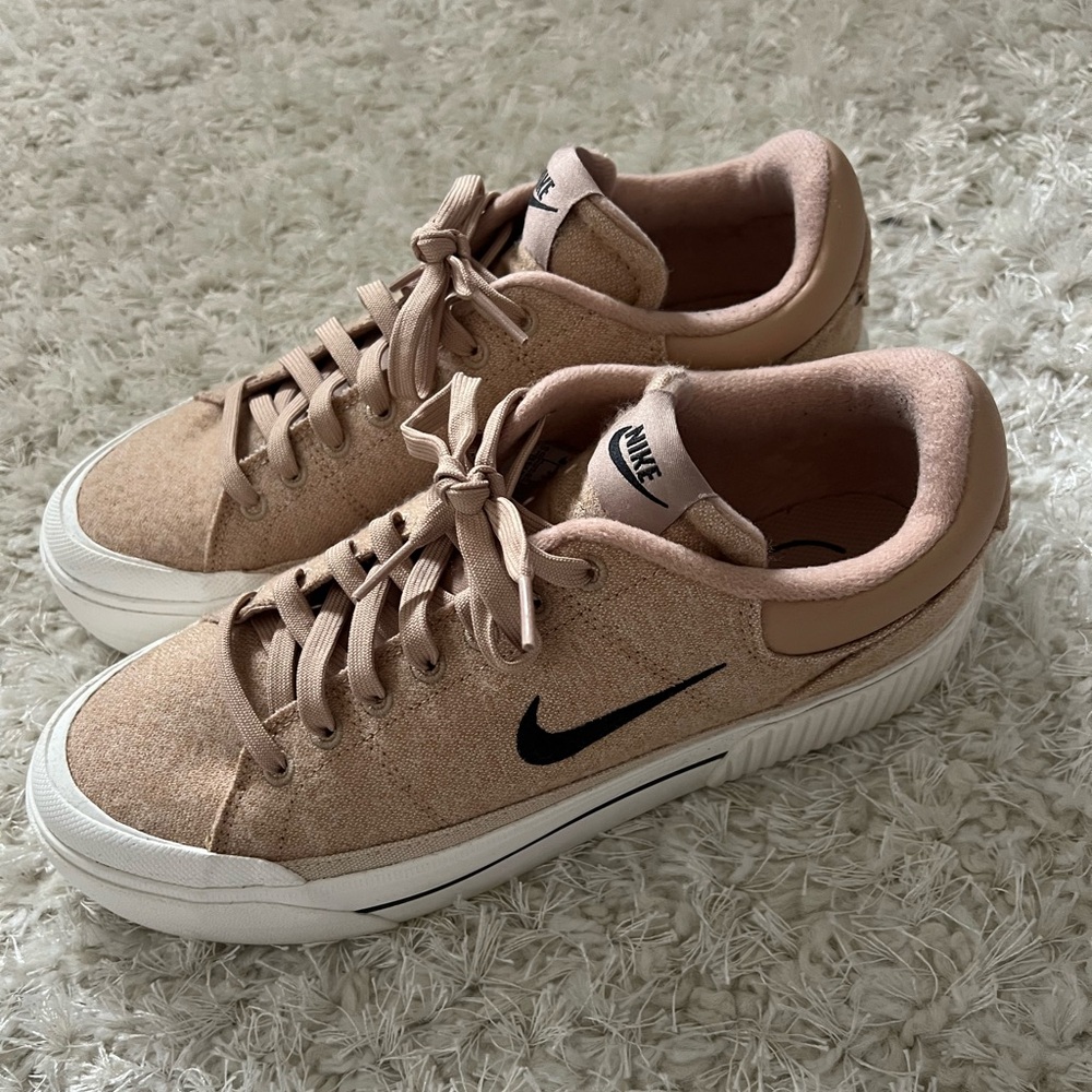 Nike Women's Tan and Black Legacy Lift Sneakers- NWOT - Picture 5 of 7